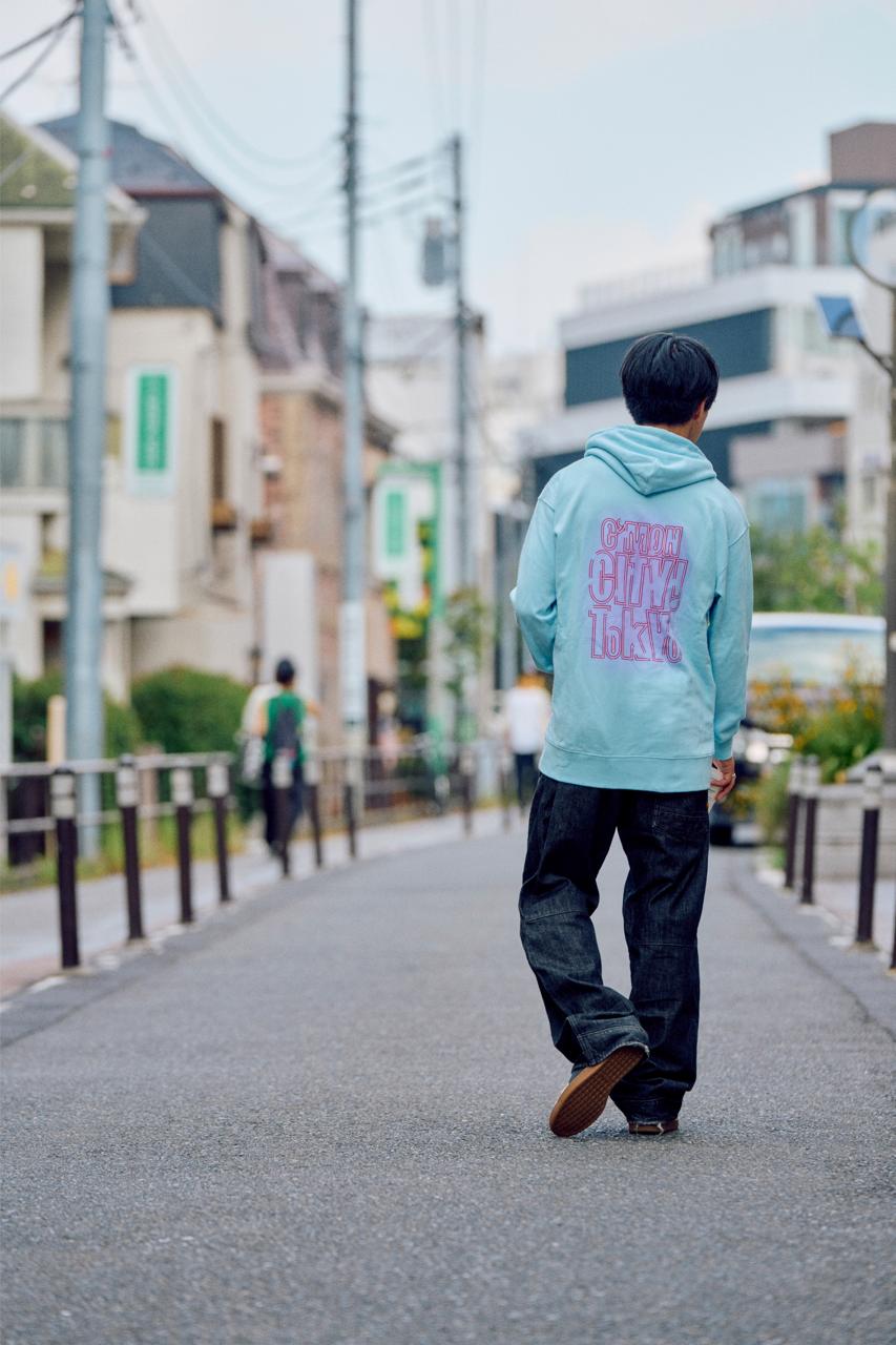 マンチェスター・シティ東京ポップアップ限定ムーンチェスターネオンパーカー